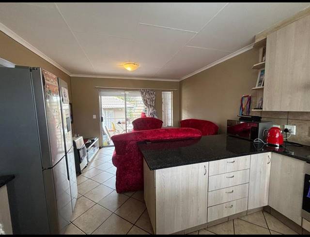 2 BEDROOM APARTMENT FOR SALE IN FLORIDA GLEN